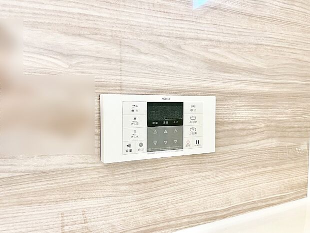 スイッチ1つで一定量の湯を浴槽に張ったり、保温や追い焚きが可能!