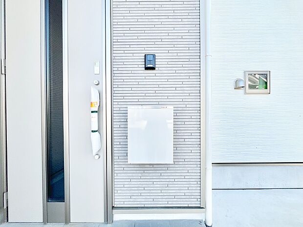 シンプルなデザインのポスト