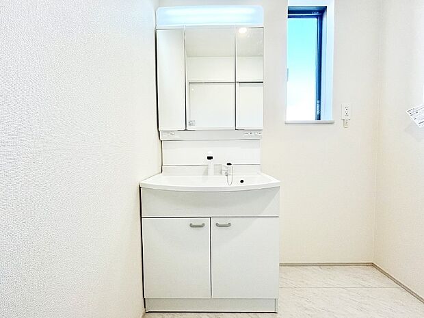 収納力と機能性に優れた洗面化粧台