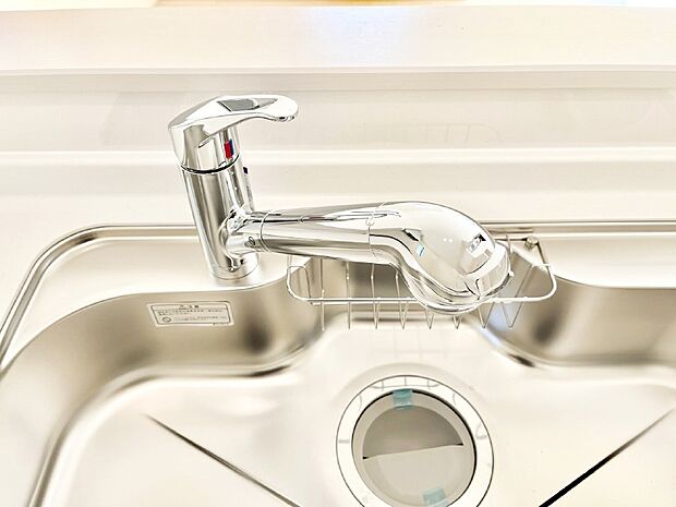 いつでも清潔なおいしいお水を。一つの水栓で水道水と浄水を使い分け。