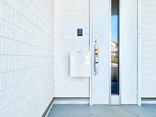 シンプルなデザインのポスト