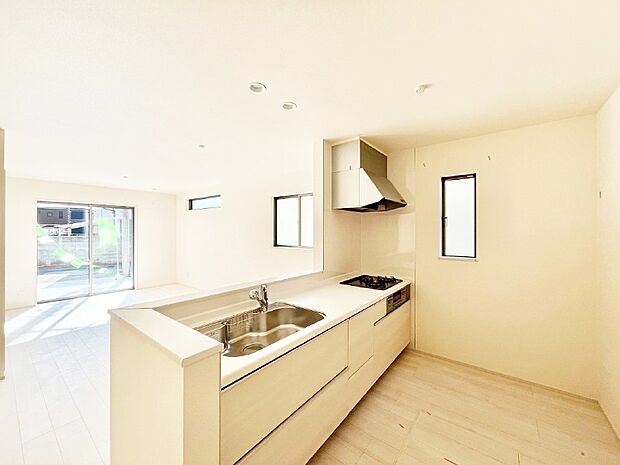 料理をしながらご家族との会話を楽しめる対面カウンターキッチン