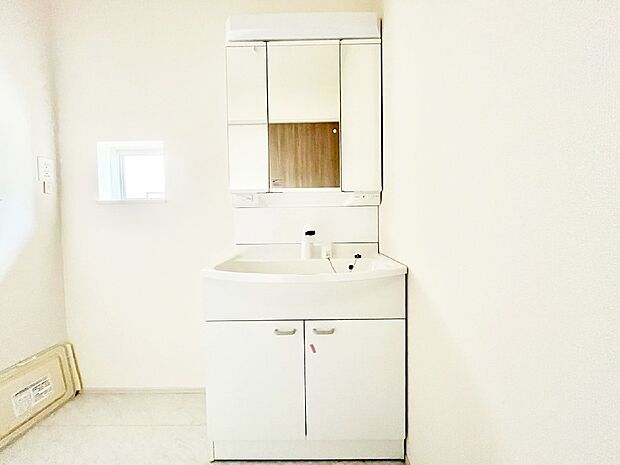 収納力と機能性に優れた洗面化粧台