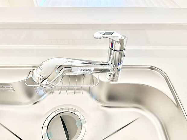 いつでも清潔なおいしいお水を。一つの水栓で水道水と浄水を使い分け。