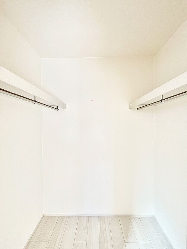 ウォークインクローゼットの活用で生活空間スッキリ