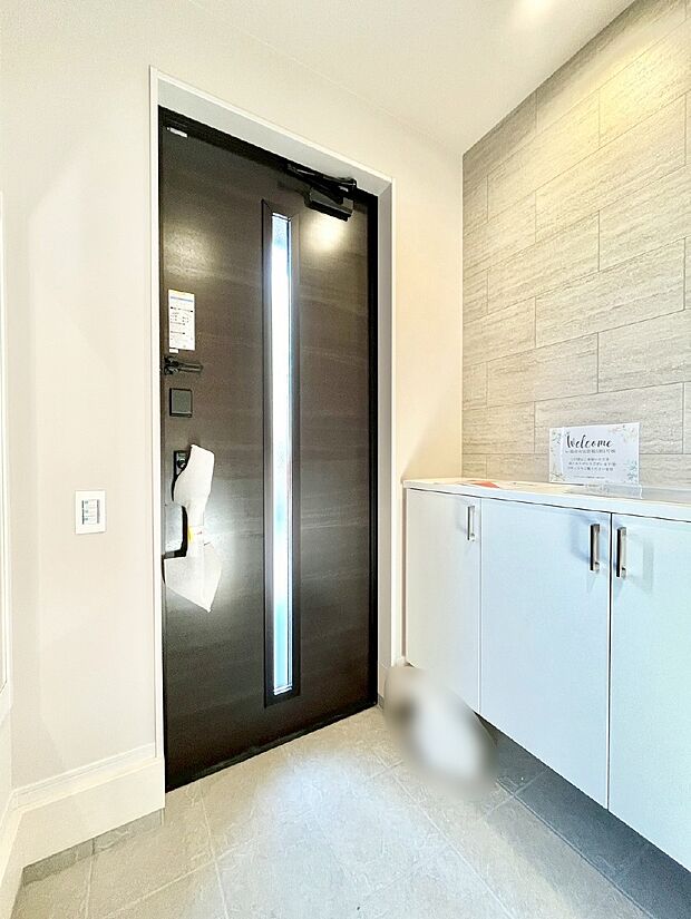 明るい玄関はお客様をお出迎えするのにぴったりです!