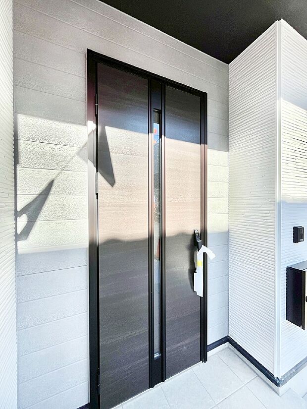 大切な家族、来客を出迎える玄関。