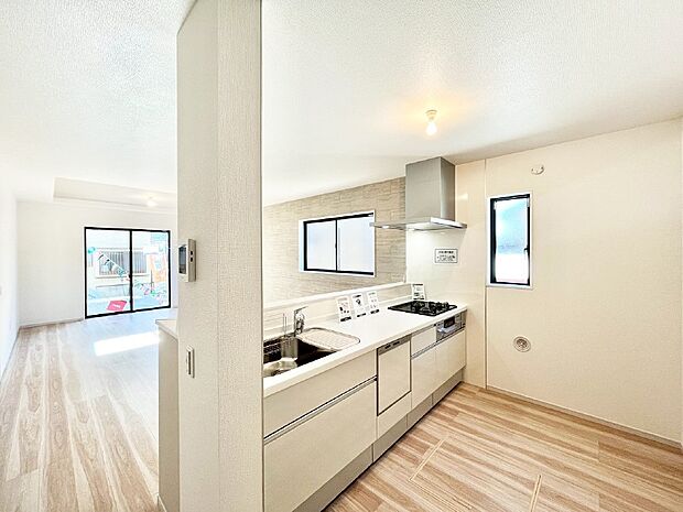 料理をしながらでもご家族との会話を楽しめる対面キッチン