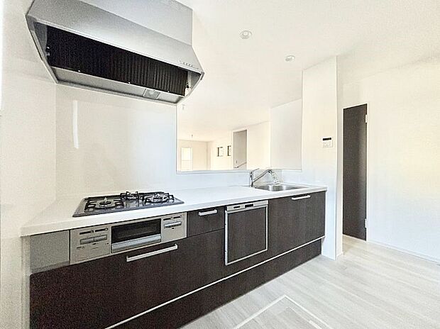 料理をしながらご家族との会話を楽しめる対面カウンターキッチン