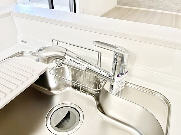いつでも清潔なおいしいお水を。一つの水栓で水道水と浄水を使い分け。