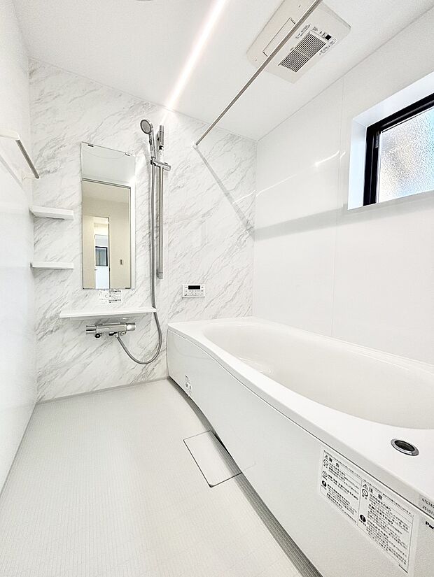 落ち着いた雰囲気でゆっくりお寛ぎいただけるバスルーム