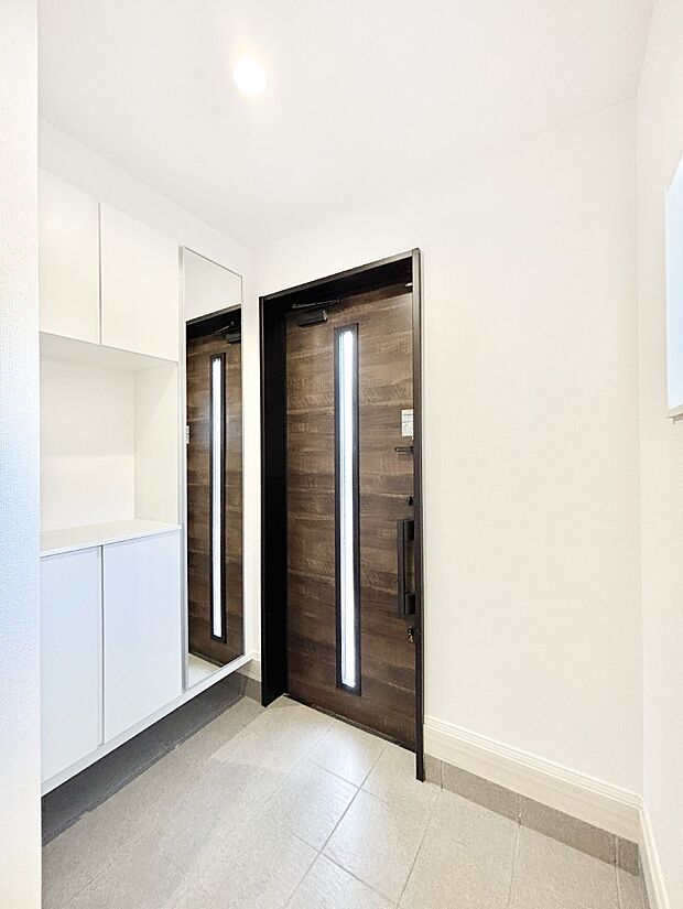 明るい玄関はお客様をお出迎えするのにぴったりです!