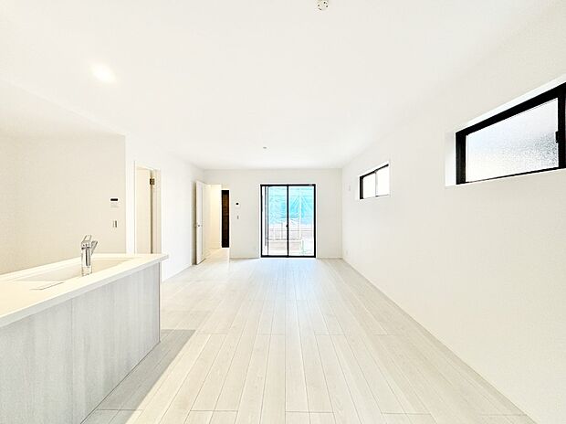 家族団らんの時間も増えそうなくつろぎのリビングダイニング。