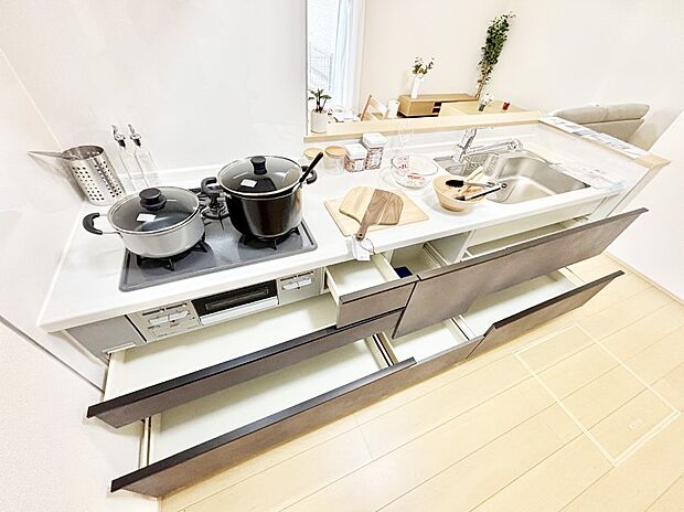 使いやすさを優先したスライド式収納タイプ！