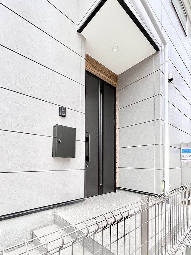 大切な家族、来客を出迎える玄関。