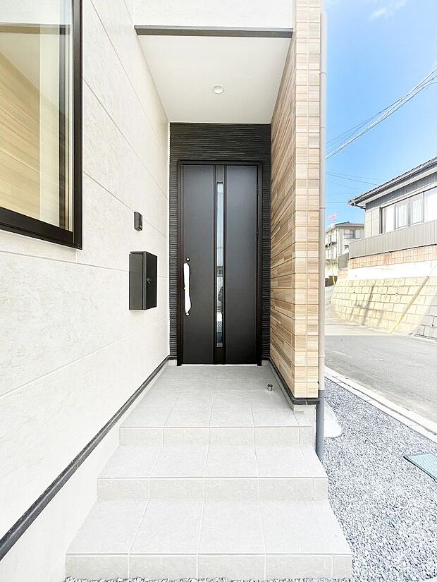 大切な家族、来客を出迎える玄関。