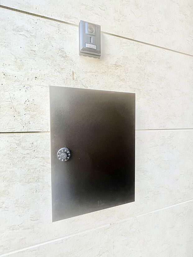 シンプルデザインのポスト。