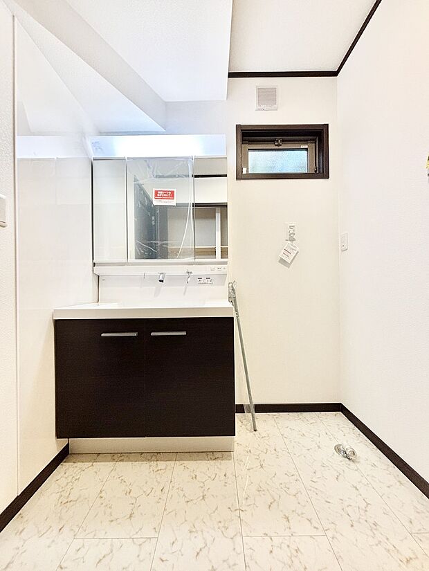 収納力と機能性に優れた洗面化粧台