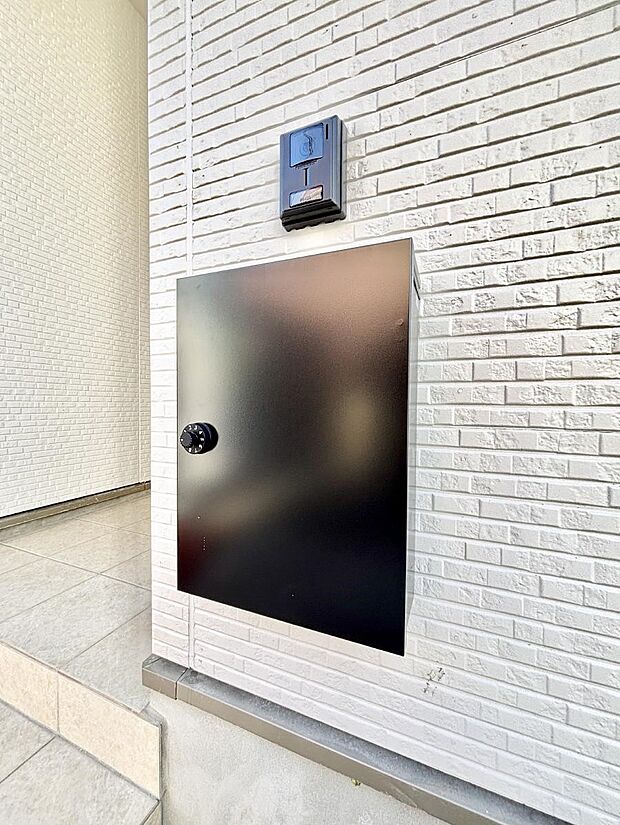 シンプルデザインのポスト。