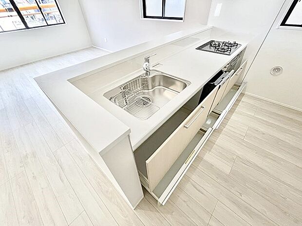 使いやすさを優先したスライド式収納タイプ！