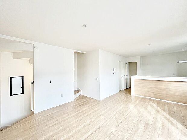 内装「ただいま」「おかえり」家族とのコミュニケーションが深まるリビングイン階段。