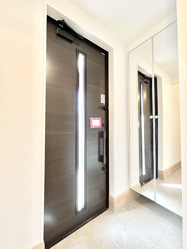 明るい玄関はお客様をお出迎えするのにぴったりです!