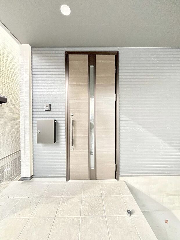 大切な家族、来客を出迎える玄関。