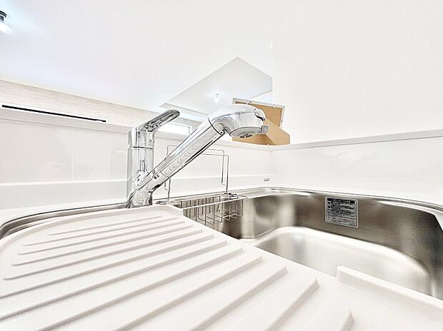 いつでも清潔なおいしいお水を。一つの水栓で水道水と浄水を使い分け。