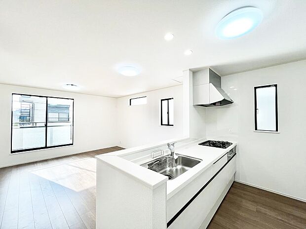 料理をしながらご家族との会話を楽しめる対面カウンターキッチン