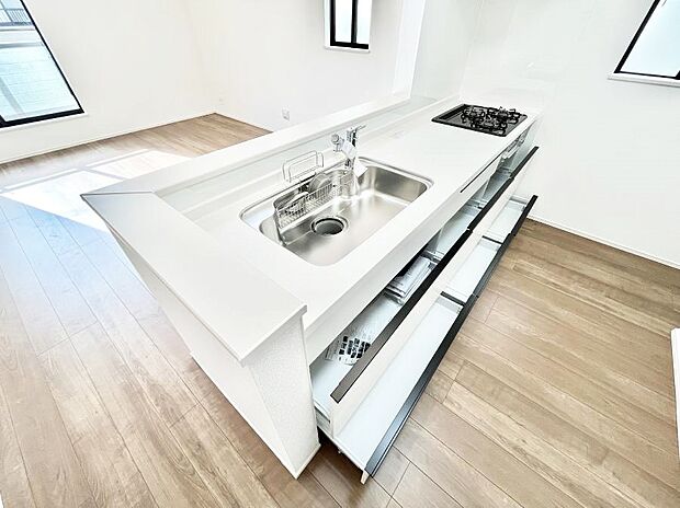 使いやすさを優先したスライド式収納タイプ!