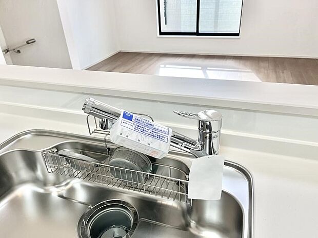 いつでも清潔なおいしいお水を。一つの水栓で水道水と浄水を使い分け。