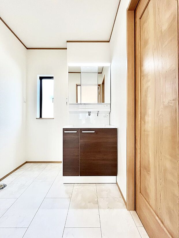 収納力と機能性に優れた洗面化粧台