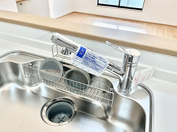 いつでも清潔なおいしいお水を。一つの水栓で水道水と浄水を使い分け。