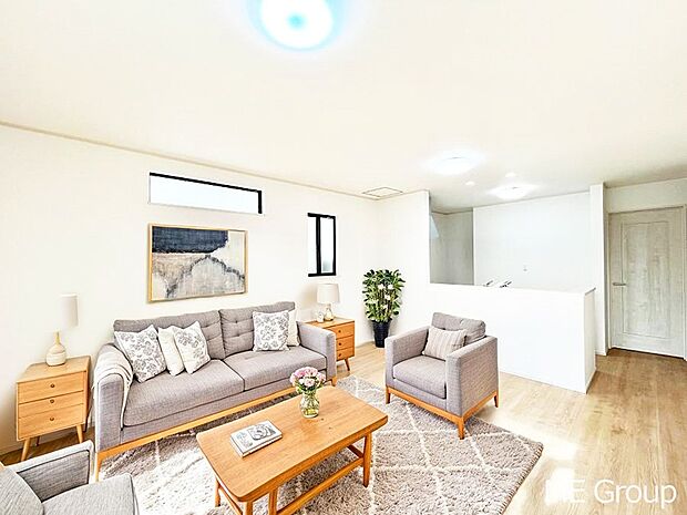 落ち着いた雰囲気のLDKは家族みんなの快適空間※家具はCGです