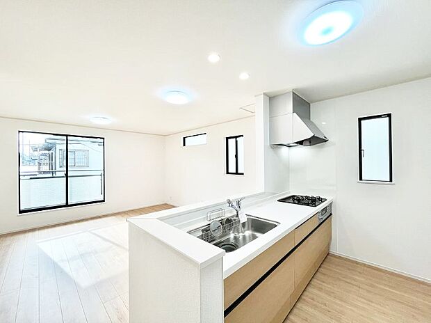 料理をしながらご家族との会話を楽しめる対面カウンターキッチン