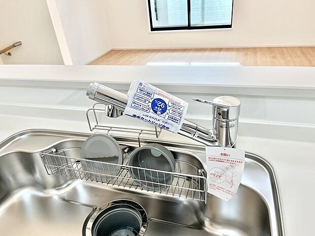 いつでも清潔なおいしいお水を。一つの水栓で水道水と浄水を使い分け。