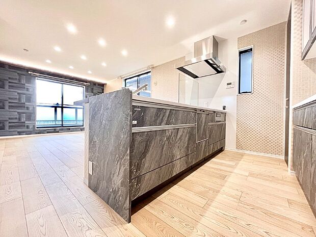 料理をしながらご家族との会話を楽しめる対面カウンターキッチン