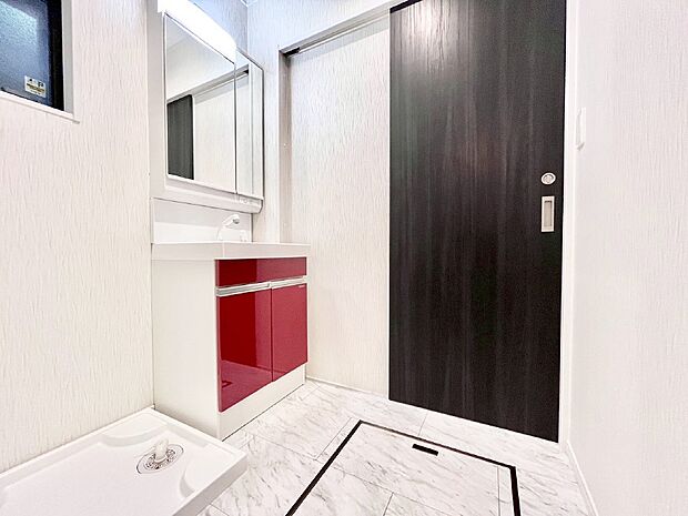 清潔感ある洗面化粧室で朝の身支度も快適  