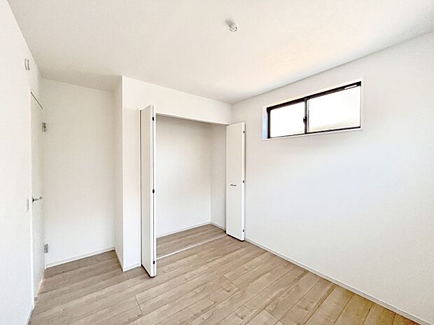 使いやすい形でベットや家具の置き方にも困ることもありません。   