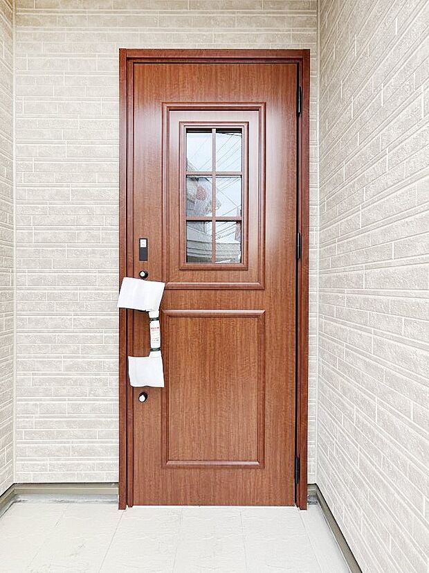 住まいの顔を演出する、玄関ドア。