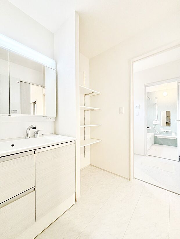 清潔感のある快適空間です。毎日の身支度も気持ち良くお使い頂けます!