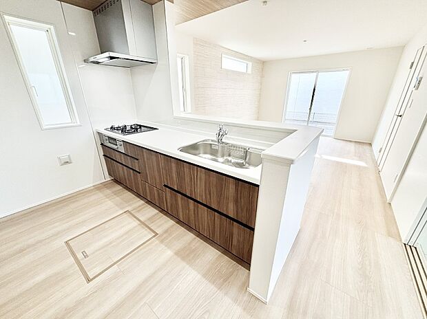 料理をしながらご家族との会話を楽しめる対面カウンターキッチン