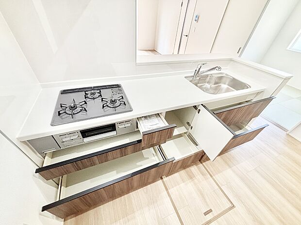 使いやすさを優先したスライド式収納タイプ!