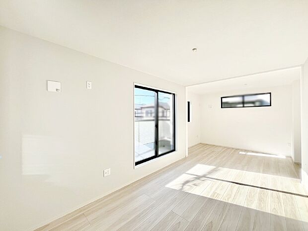 明るいバルコニーサイドに洋室を設置。目覚めの良い寝室に。