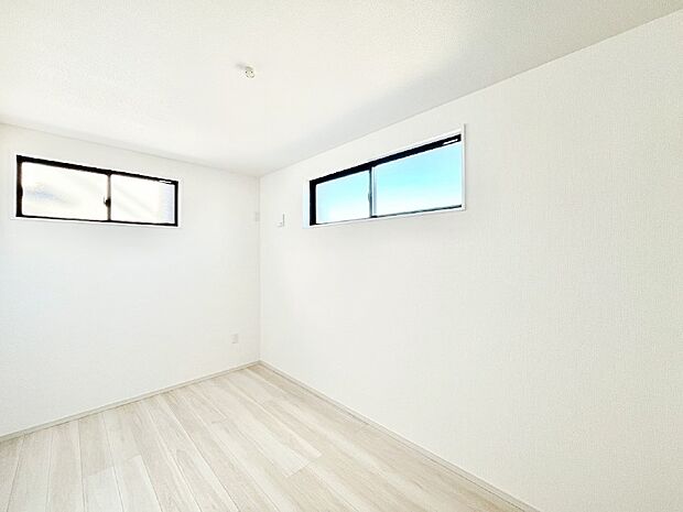 2面採光で気持ちよく自然光が取り入れられるのでお子様のお部屋にもピッタリ