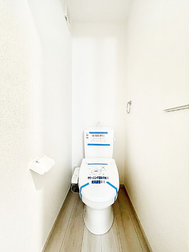 白を基調とした清潔感のある落ち着ける空間