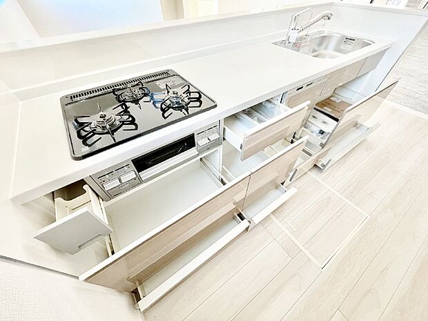 使いやすさを優先したスライド式収納タイプ！