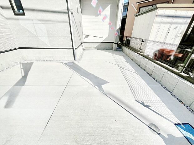 目の前が駐車場だと雨の日も大量にお買い物をした時も便利ですね