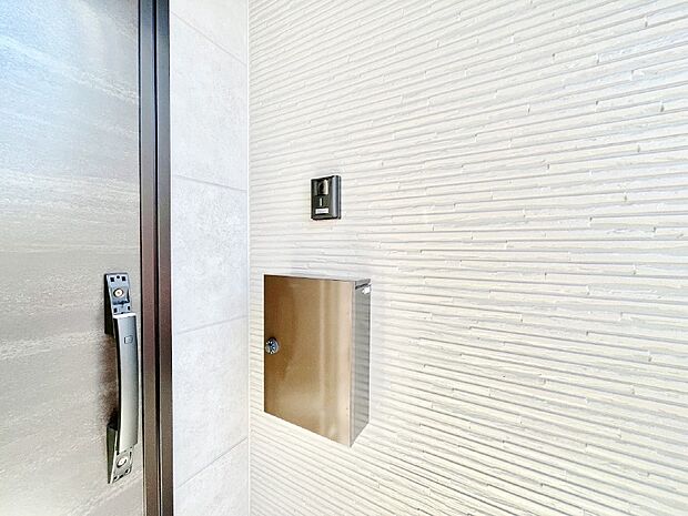 大切な郵便物の盗難を防止してくれるダイヤル錠付きのポスト