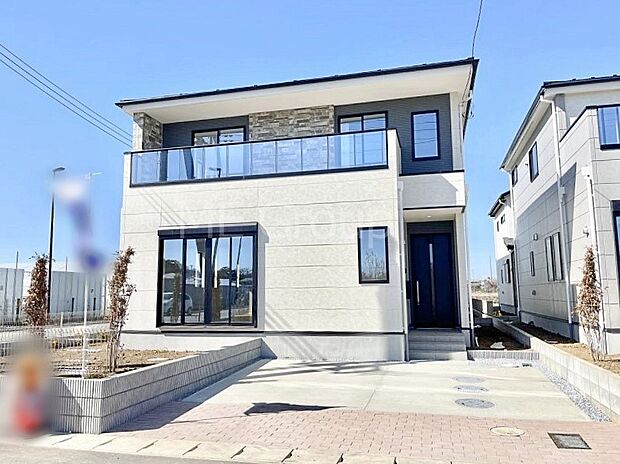 洗練された外観、上質な住空間が広がる室内は永く安心して過ごせる住居です。